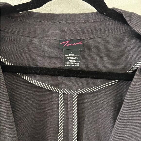 Torrid Blazer Womens Plus Size 3X charcoal gray Long ruched Sleeve Two Button
98 - Picture 3 of 6